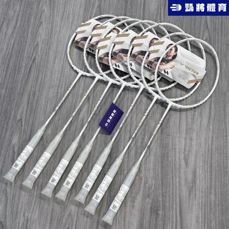 【凱將體育】小戴簽名拍 TK-F C LTD VICTOR 戴資穎 奧運拍 羽球拍 碳纖維 白金 熱銷王-細節圖2