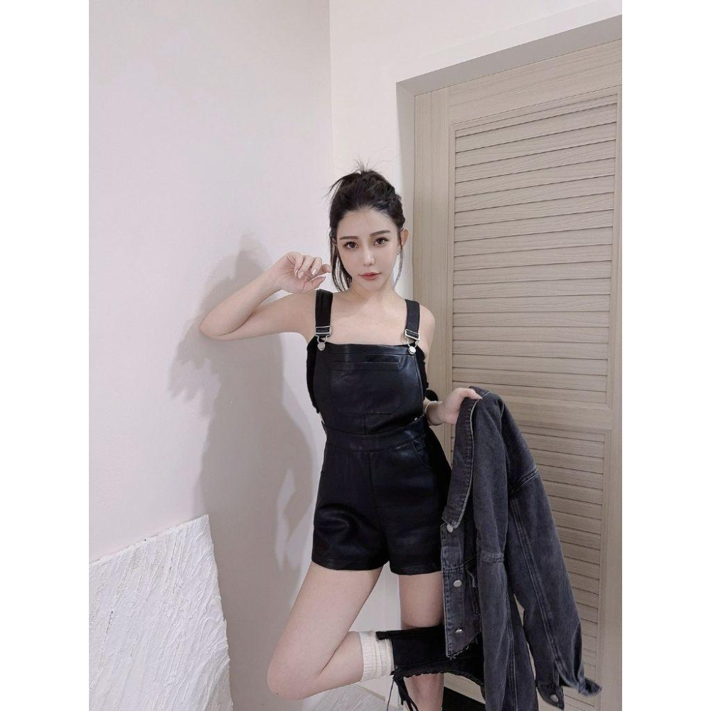 💗現貨黑M💗7055減齡吊帶褲皮褲皮革吊帶褲-細節圖5