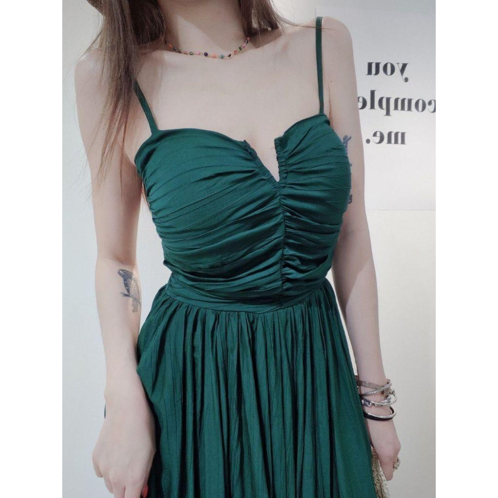 ❤️現貨綠❤️8877細肩帶美胸長洋裝綁帶長洋美背長洋裝傘擺長洋渡假長洋裝-細節圖8