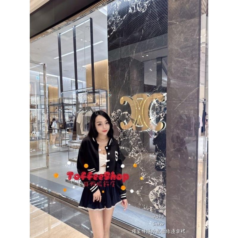 💗現貨黑/白/灰💗7079獨家棒球外套+蕾絲邊傘裙鬆緊腰圍傘裙短裙褲裙兩件式套裝休閒套裝約會套裝-細節圖5