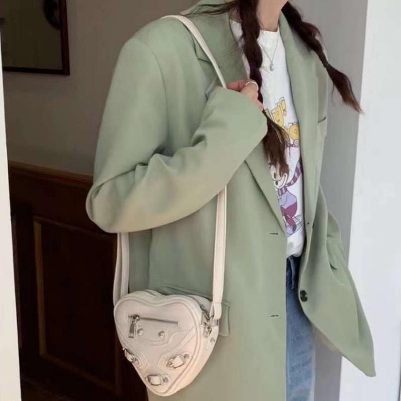 🔥現貨出清秒出🔥只要390_網紅同款質感愛心鉚釘機車斜背包/愛心機車包/ins風格/黃.卡其色/全新兩個750-細節圖3