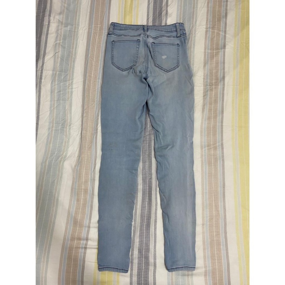 【NG】二手 女 GU 牛仔長褲 藍色 64號【屁股口袋退色】合身 窄管 牛仔褲 淺藍色 淺牛 上課 上班 旅遊 古著-細節圖2