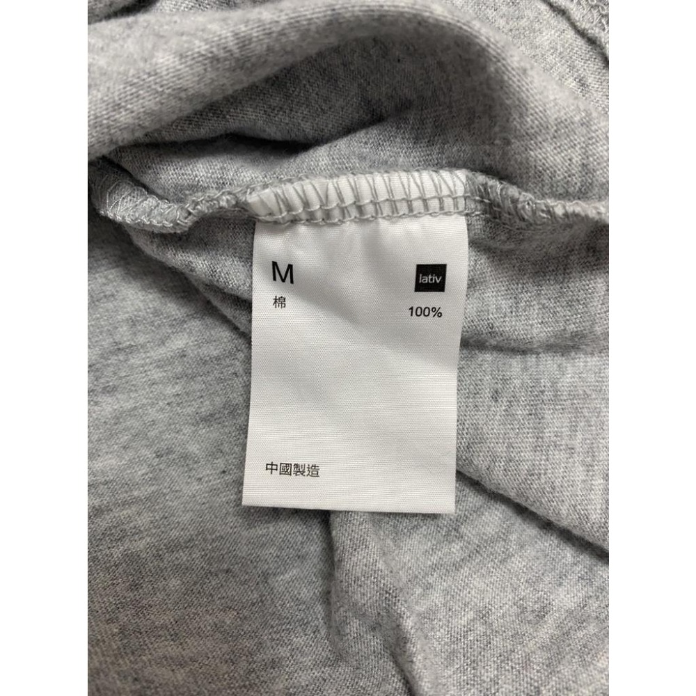 二手 男 LATIV V領T恤 灰色 M號 短袖 棉 素色 休閒 內搭 居家 台灣 品牌 官網 古著-細節圖5