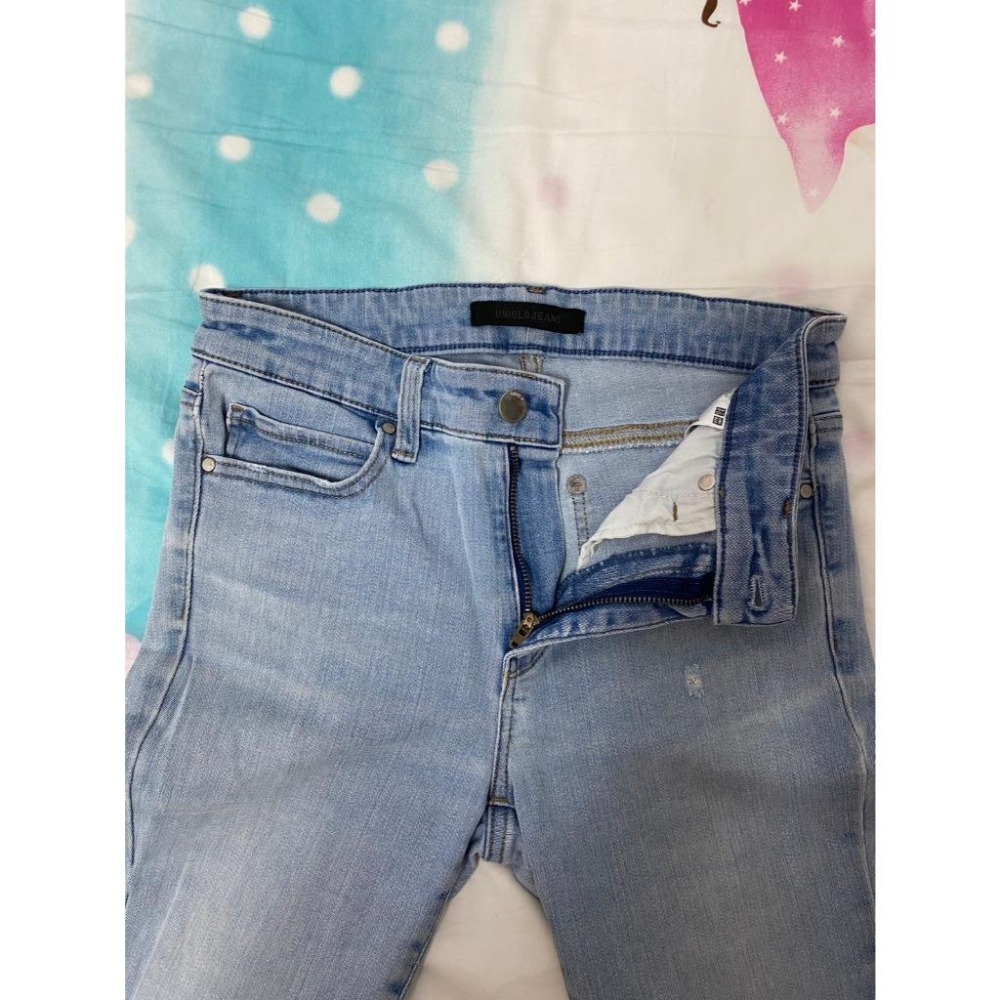 二手 女 UNIQLO 牛仔長褲 藍色 26號 破壞 不收邊 日本 品牌 台灣 門市 牛仔褲 古著-細節圖3