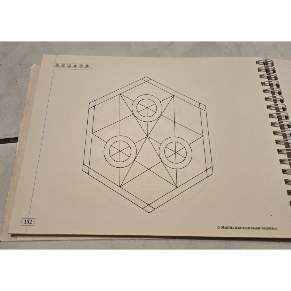 二手 神奇的曼陀羅 彩繪書 華泰文化 著色本 幾何圖形 畫畫-細節圖3
