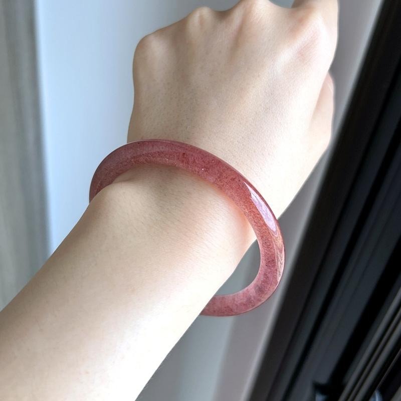 天然水晶礦石AA775草莓晶紅草莓深紅星光爆閃手鐲(58~59圈口)-細節圖2