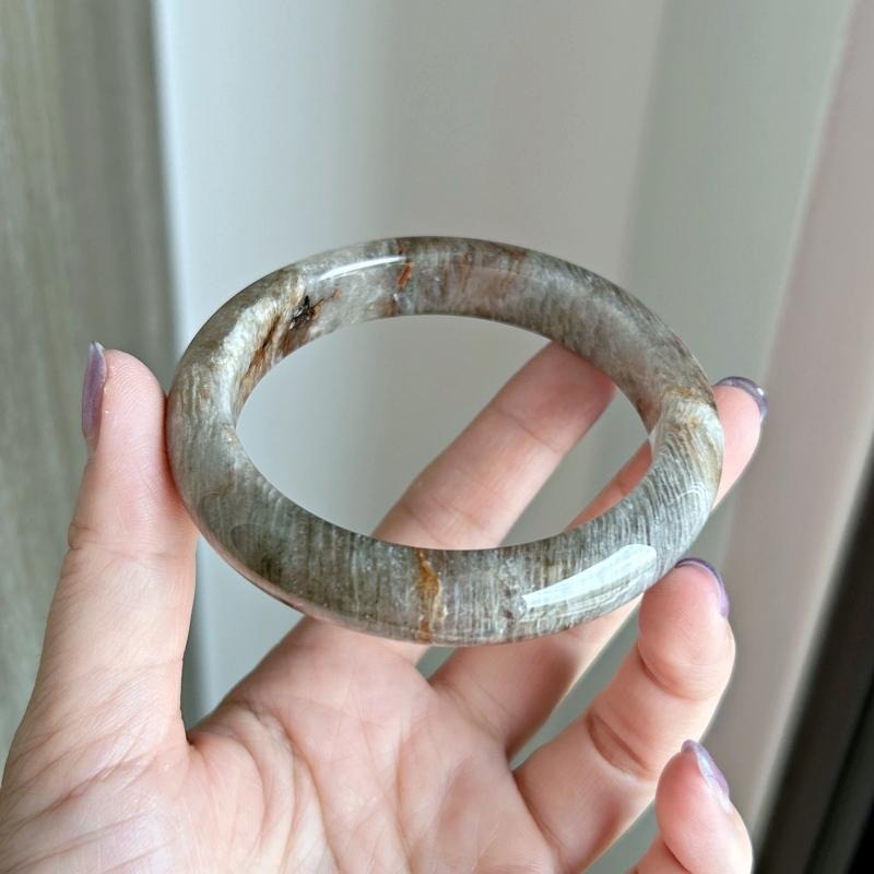 天然水晶礦石AA683千層幽靈正圈手鐲(56圈口)微微瑕福利價-細節圖2