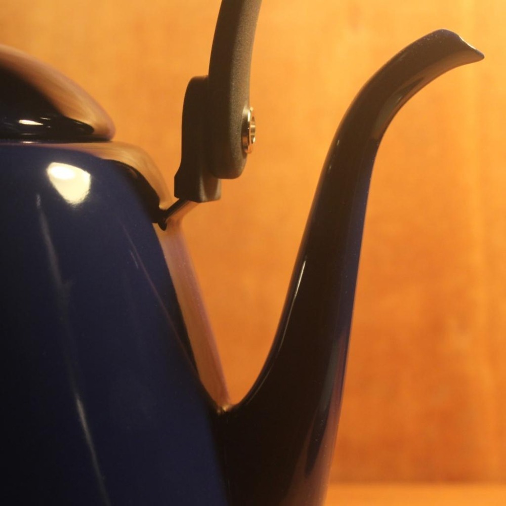 【野田琺瑯 Noda Horo】日本製琺瑯茶壺 DK-200 琺瑯手沖壺 2L｜藍色／黃色／白色-細節圖8