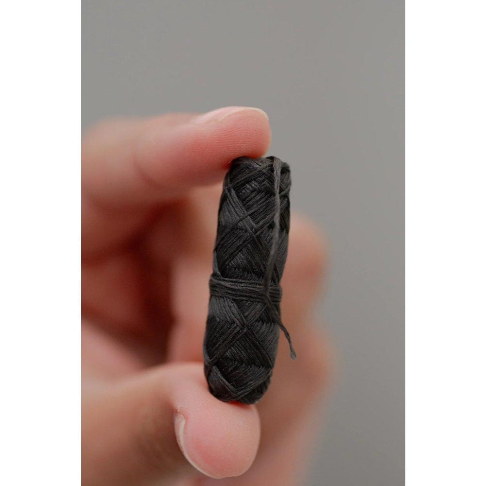 【No Tox Life】Charcoal Floss In Steel Holder 竹炭牙線組｜不鏽鋼牙線盒＋竹纖維-細節圖2