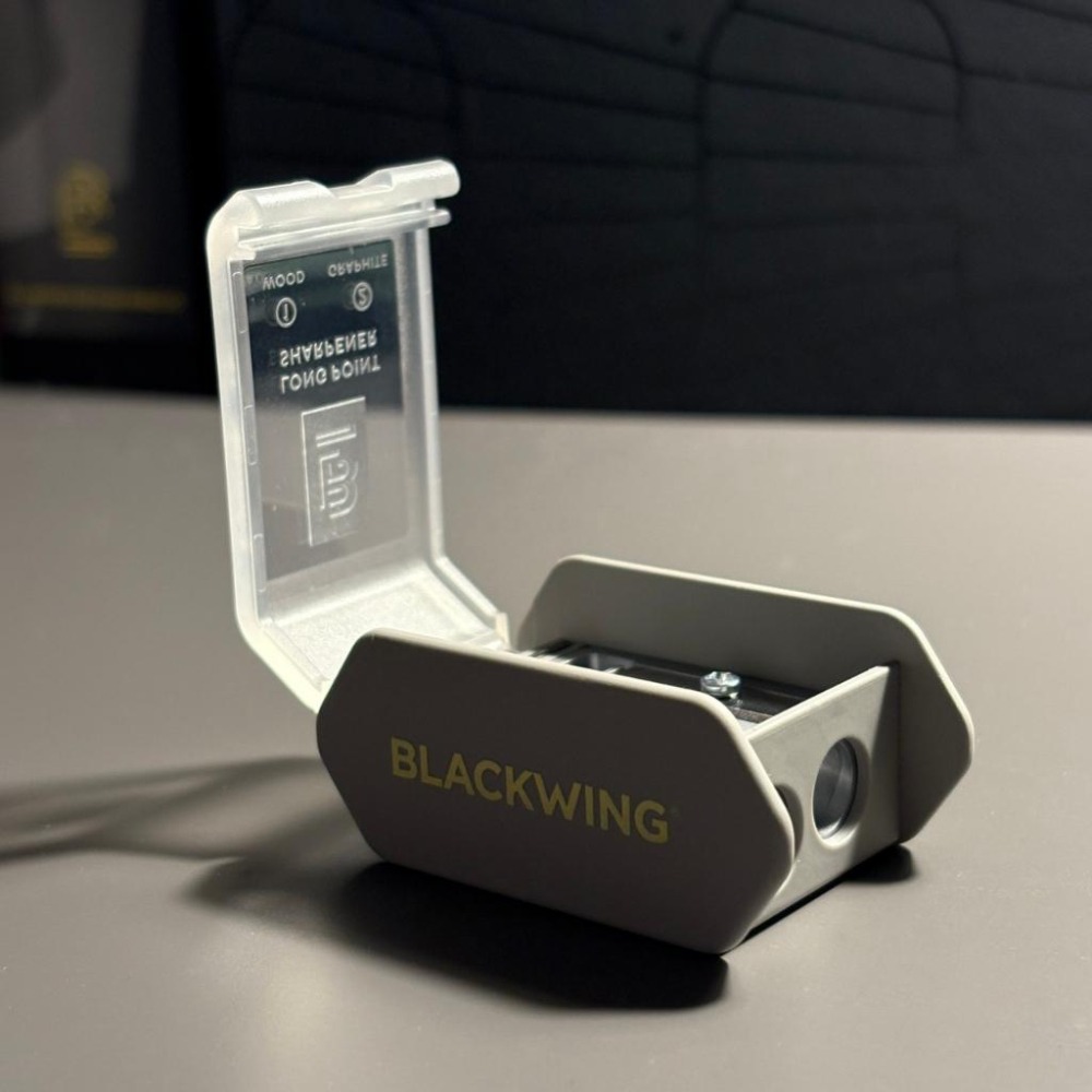 【Blackwing】二段式削鉛筆器 黑/灰-細節圖2