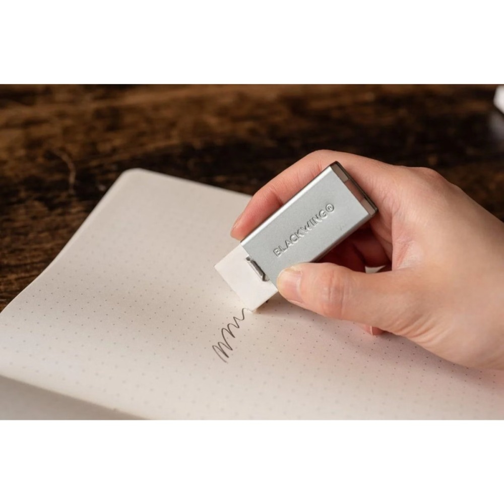 【Blackwing】鋁合金軟質橡皮擦＋收納筆套（黑／白／灰）Soft Handheld Eraser + Holder-細節圖3