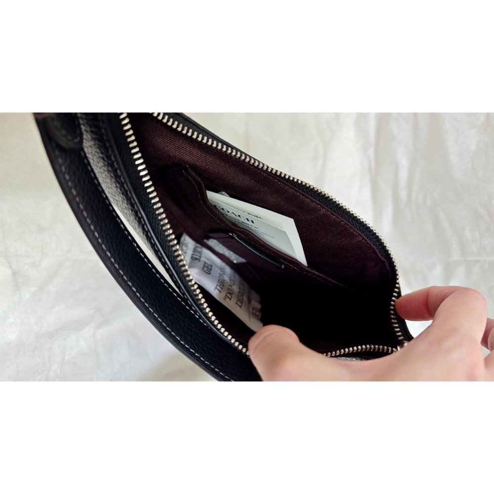 全新 COACH PAYTON 馬車皮革彎月手提包-細節圖3