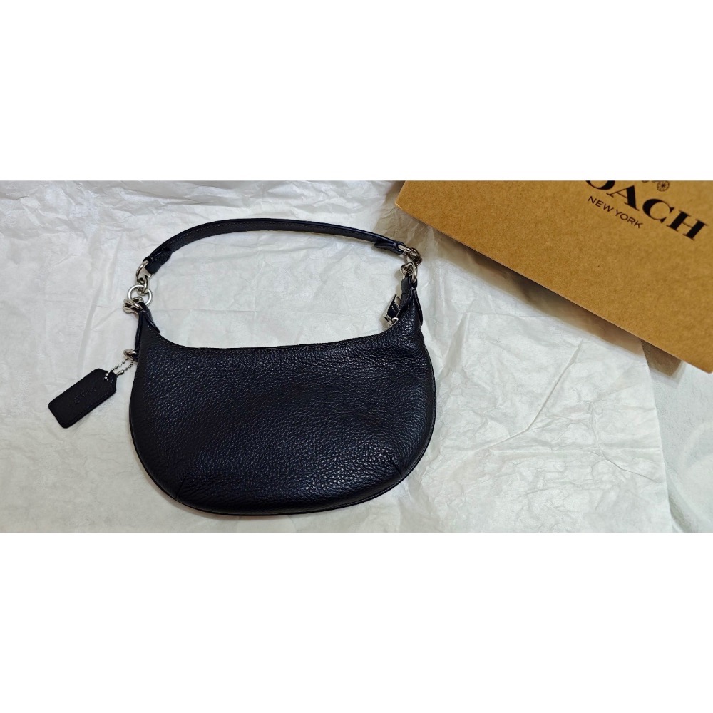 全新 COACH PAYTON 馬車皮革彎月手提包-細節圖4