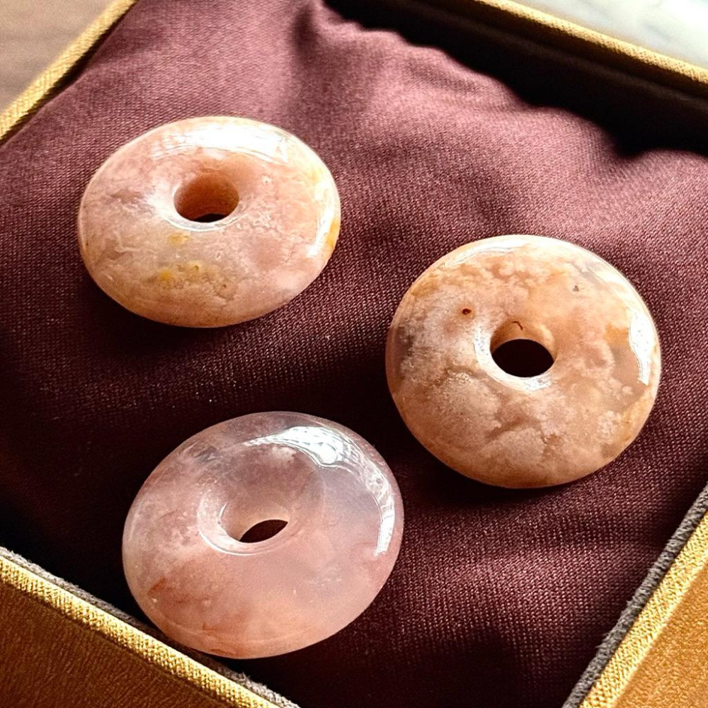 滿樹爛漫丨櫻花瑪瑙雕刻件平安扣旗袍扳指丨水晶靈氣噴霧能量丨彌雅原創設計-細節圖6