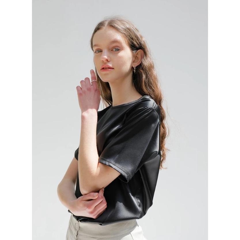 韓國選品｜韓國設計師品牌YUPPE 質感緞面上衣-黑色-細節圖4