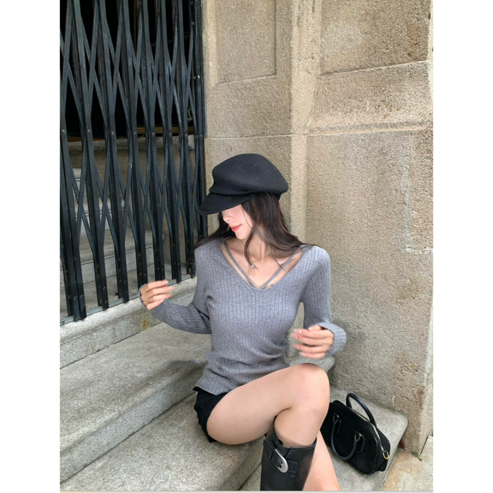 簡約V領粗坑條修身針織上衣-細節圖2