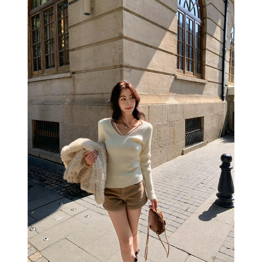 簡約V領粗坑條修身針織上衣-細節圖5