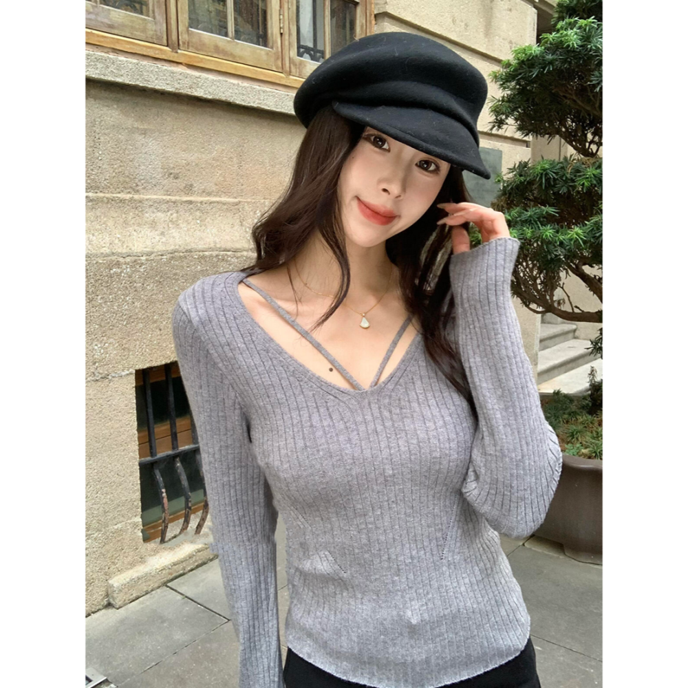 簡約V領粗坑條修身針織上衣-細節圖7