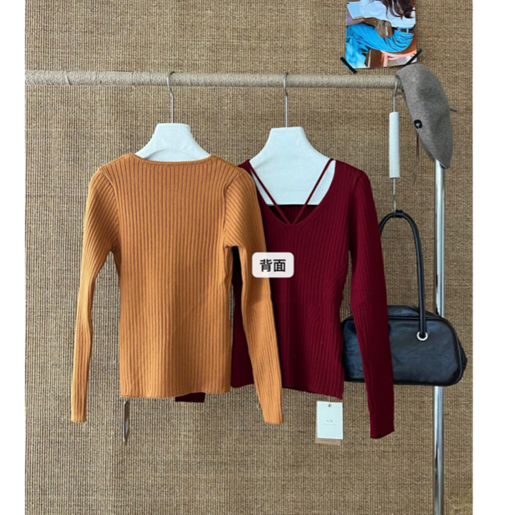 簡約V領粗坑條修身針織上衣-細節圖11