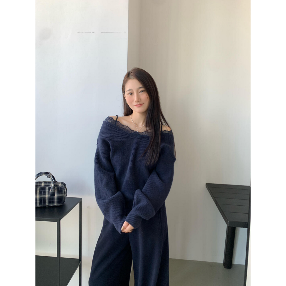 韓系氣質露肩蕾絲花邊一字領毛衣-細節圖5