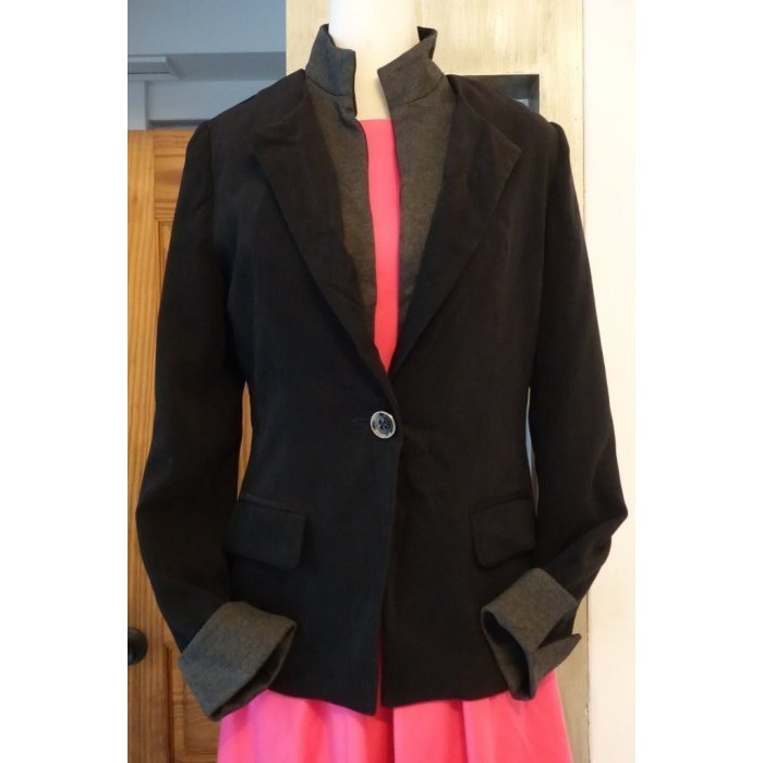 [C.M.平價精品館]S碼現貨特價/設計師精品專櫃/別緻可卸式雙層領反摺袖口修身有型長袖單扣外套731-細節圖2