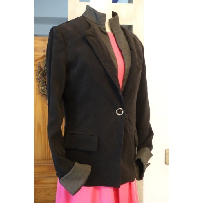 [C.M.平價精品館]S碼現貨特價/設計師精品專櫃/別緻可卸式雙層領反摺袖口修身有型長袖單扣外套731-細節圖7