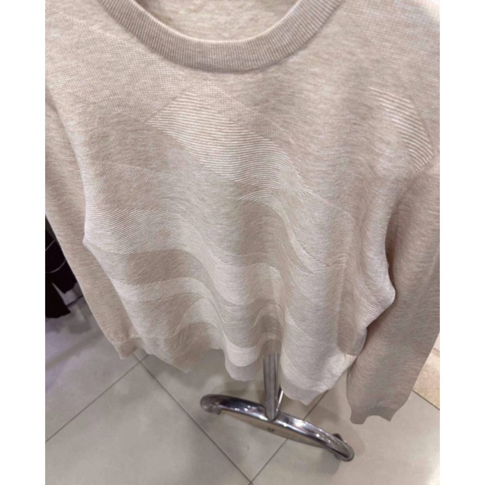 [Ｃ.M.平價精品館]XL、2XL碼現貨特價/出口專櫃精品出清特價修身有型知性品味淺卡其長袖針織上衣-細節圖3