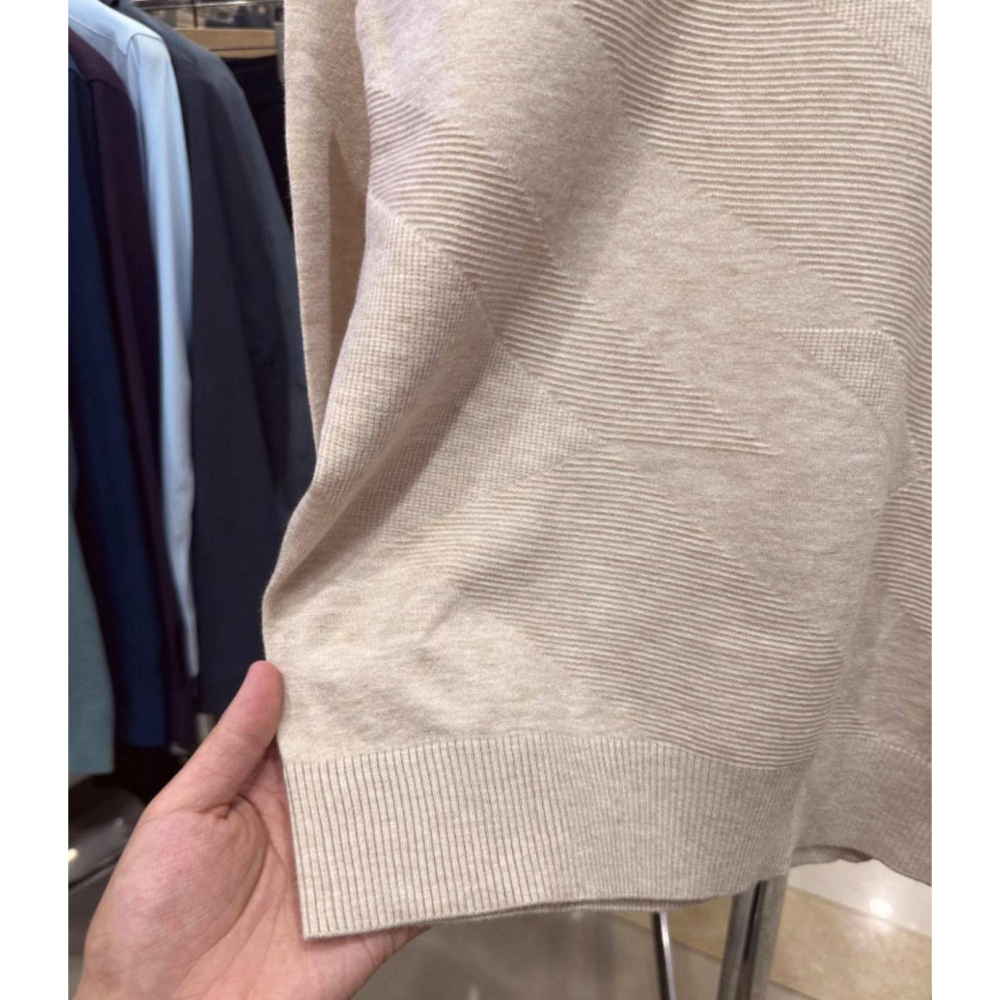 [Ｃ.M.平價精品館]XL、2XL碼現貨特價/出口專櫃精品出清特價修身有型知性品味淺卡其長袖針織上衣-細節圖5