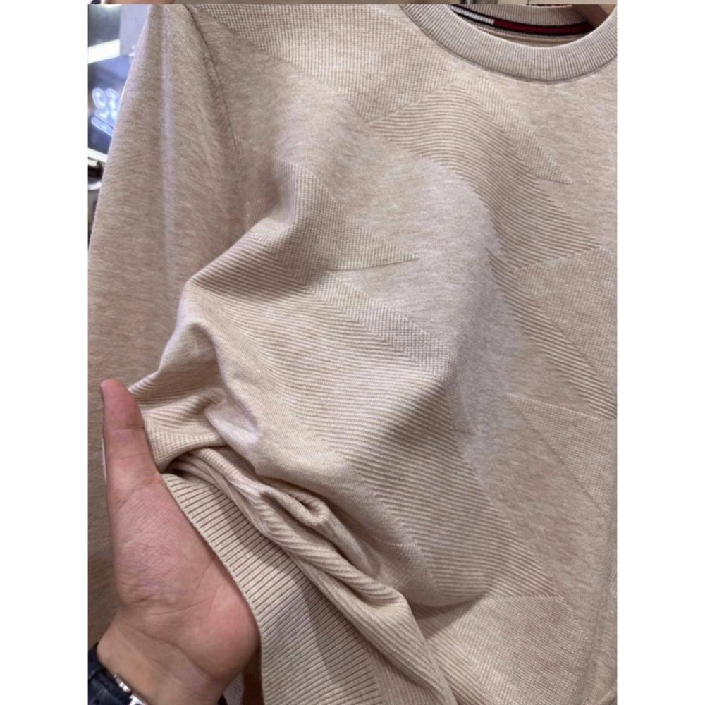 [Ｃ.M.平價精品館]XL、2XL碼現貨特價/出口專櫃精品出清特價修身有型知性品味淺卡其長袖針織上衣-細節圖6