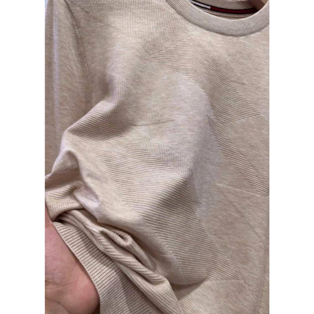 [Ｃ.M.平價精品館]XL、2XL碼現貨特價/出口專櫃精品出清特價修身有型知性品味淺卡其長袖針織上衣-細節圖11