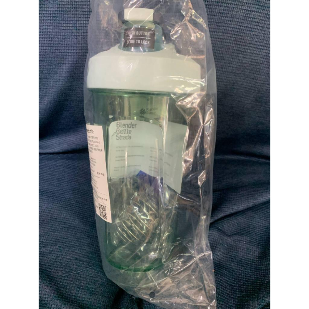 Blender Bottle|《Strada系列》Tritan按壓式 原裝進口搖搖杯828ml/28oz 鉛白-細節圖2