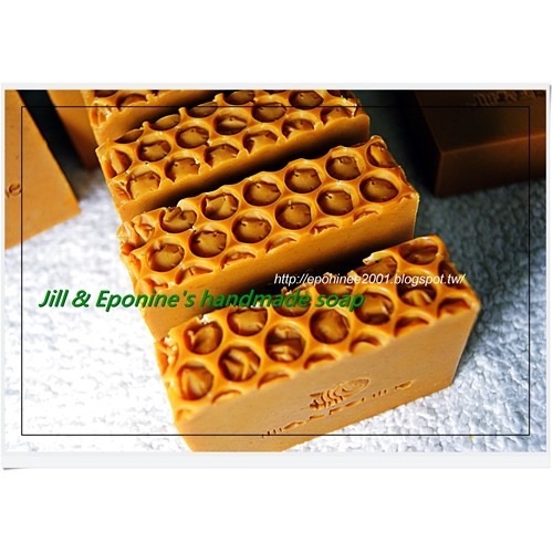 ✿吉兒。艾潘✿蜂蜜乳油木果保溼潤膚皂(乾性膚質適用/強效保溼/滋潤)-細節圖3