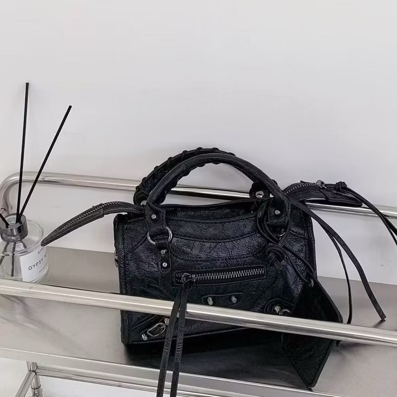 𝐖𝐚𝐘♡·現+預｜🇰🇷韓國經典款霧面防刮耐磨機車包 20cm 24cm 29cm 34cm 40cm手提包 肩背包✨-規格圖9