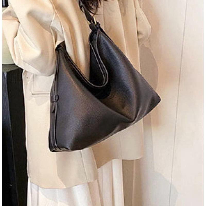 𝐖𝐚𝐘♡·現貨黑｜復古質感軟皮革大容量托特包 內附小包 通勤包包 斜跨包 肩背包 子母包 液下包✨-細節圖3