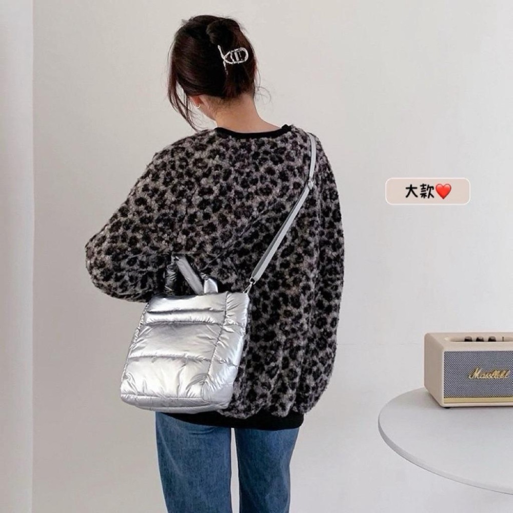 𝐖𝐚𝐘♡·現貨24H出｜熱銷款♥️ 韓系可愛澎澎感空氣小方包 小款&大款 手提包 肩背包 空氣包 女生包包✨-細節圖8