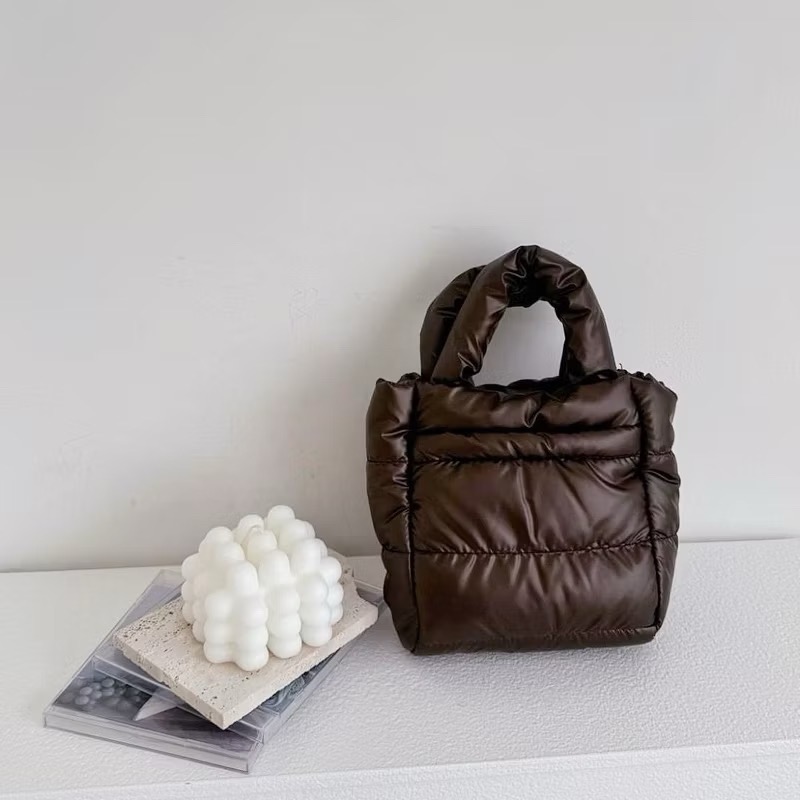 𝐖𝐚𝐘♡·現貨24H出｜熱銷款♥️ 韓系可愛澎澎感空氣小方包 小款&大款 手提包 肩背包 空氣包 女生包包✨-規格圖9