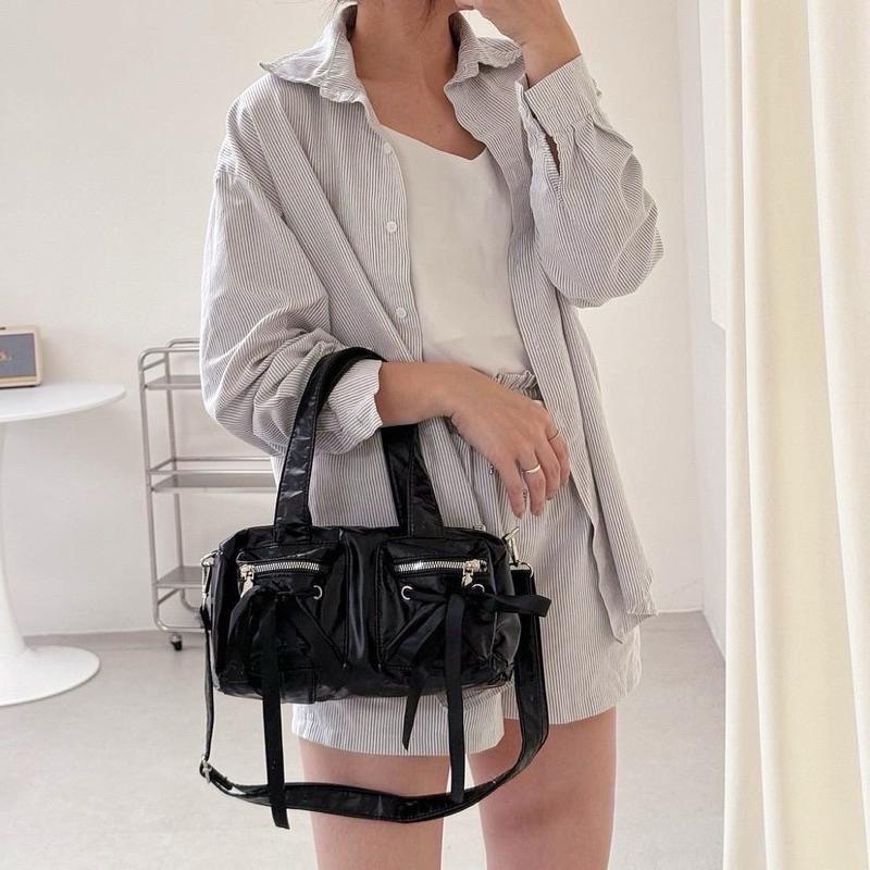 𝐖𝐚𝐘♡·現貨銀｜🇰🇷韓系蝴蝶結空氣感機車包 手提包 斜跨包 肩背包 質感包包✨-細節圖2