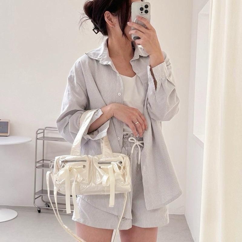 𝐖𝐚𝐘♡·現貨銀｜🇰🇷韓系蝴蝶結空氣感機車包 手提包 斜跨包 肩背包 質感包包✨-細節圖3