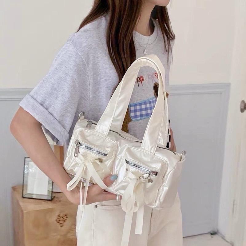 𝐖𝐚𝐘♡·現貨銀｜🇰🇷韓系蝴蝶結空氣感機車包 手提包 斜跨包 肩背包 質感包包✨-細節圖6