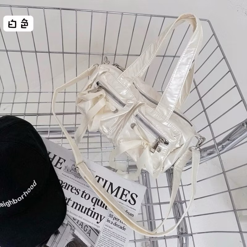 𝐖𝐚𝐘♡·現貨銀｜🇰🇷韓系蝴蝶結空氣感機車包 手提包 斜跨包 肩背包 質感包包✨-規格圖7