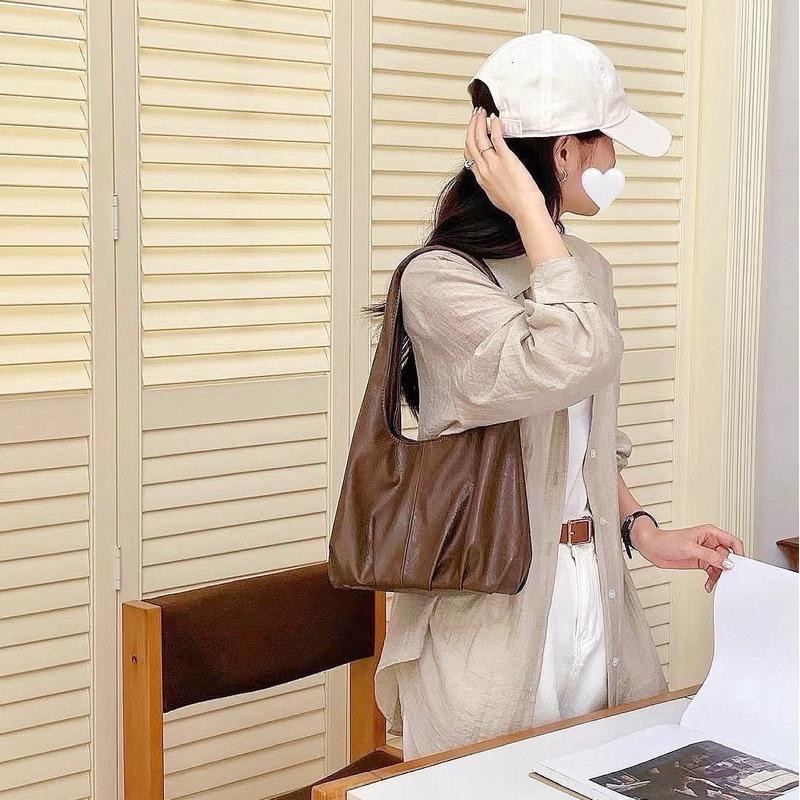 𝐖𝐚𝐘♡·現+預｜法式慵懶風單肩抓皺液下包 長夾可放 肩背包 手提包 托特包 女生包包✨-細節圖7