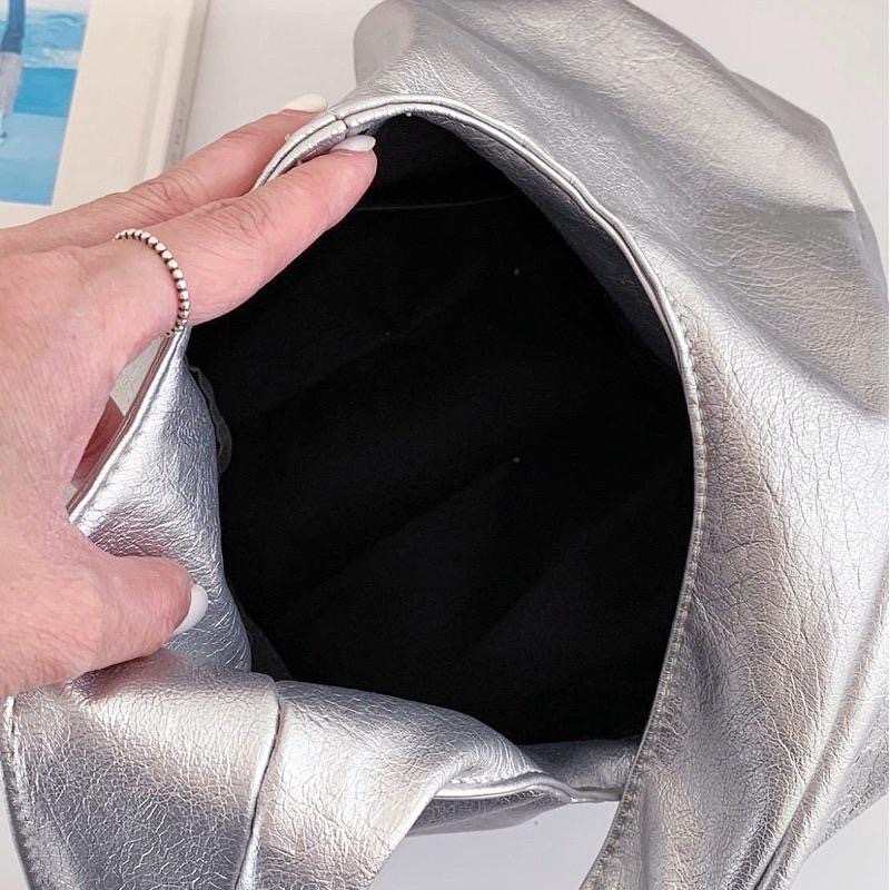 𝐖𝐚𝐘♡·現+預｜法式慵懶風單肩抓皺液下包 長夾可放 肩背包 手提包 托特包 女生包包✨-細節圖8