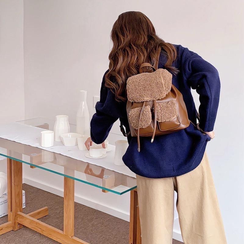 𝐖𝐚𝐘♡·現貨棕｜可愛必備౨ৎ 韓款超Q毛毛撞色拼接皮革後背包 實用雙肩包 束口包 手提包✨-細節圖3