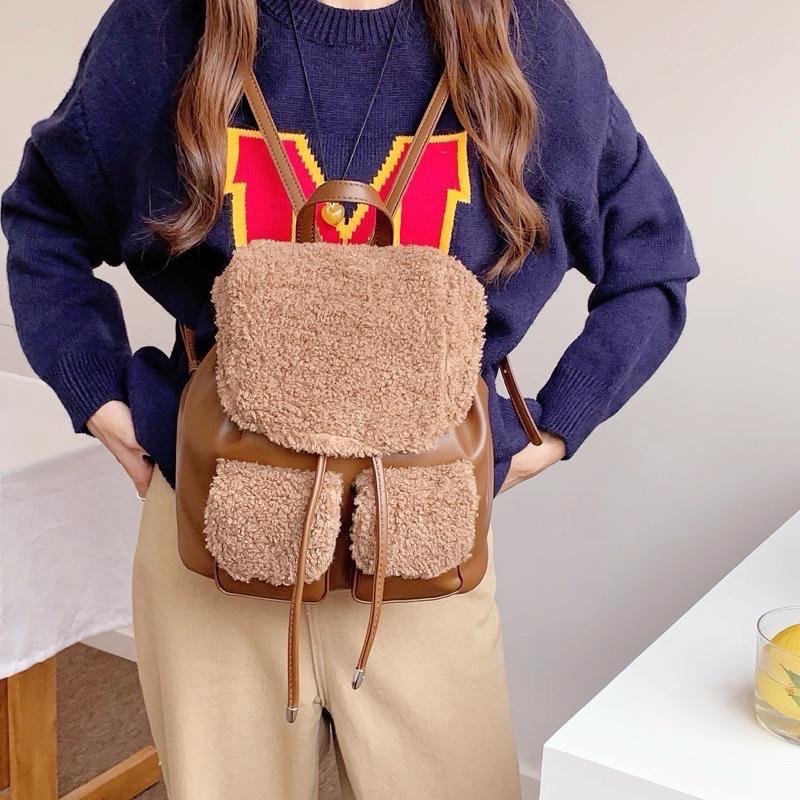 𝐖𝐚𝐘♡·現貨棕｜可愛必備౨ৎ 韓款超Q毛毛撞色拼接皮革後背包 實用雙肩包 束口包 手提包✨-細節圖7
