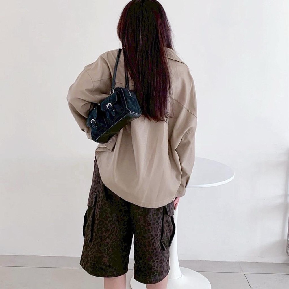 𝐖𝐚𝐘♡·現+預｜復古麂皮雙口袋拉鏈保齡球包 手提包 肩背包 液下包 單肩包 麂皮包包 韓系包包 通勤包包 波士頓包✨-細節圖2