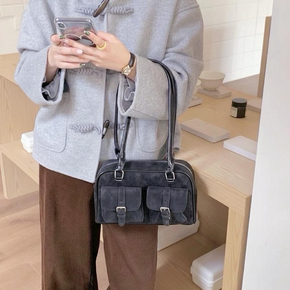 𝐖𝐚𝐘♡·現+預｜復古麂皮雙口袋拉鏈保齡球包 手提包 肩背包 液下包 單肩包 麂皮包包 韓系包包 通勤包包 波士頓包✨-細節圖5