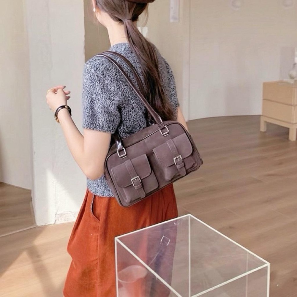 𝐖𝐚𝐘♡·現+預｜復古麂皮雙口袋拉鏈保齡球包 手提包 肩背包 液下包 單肩包 麂皮包包 韓系包包 通勤包包 波士頓包✨-細節圖6