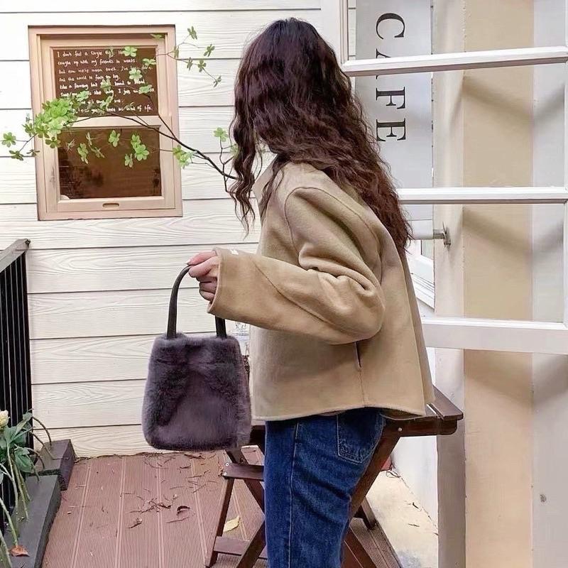 𝐖𝐚𝐘♡·現貨黑｜秋冬必備౨ৎ 超可愛毛毛手提包🧸 肩背包 單肩包 小方包 斜跨包 小廢包 韓系包包 秋冬包 女生包包✨-細節圖6