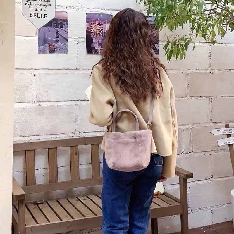 𝐖𝐚𝐘♡·現貨黑｜秋冬必備౨ৎ 超可愛毛毛手提包🧸 肩背包 單肩包 小方包 斜跨包 小廢包 韓系包包 秋冬包 女生包包✨-細節圖8