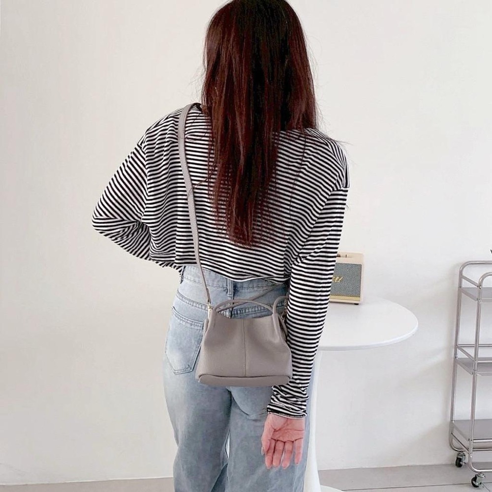 𝐖𝐚𝐘♡·現+預｜大推❤️‍🔥 質感𝐈𝐧𝐬風豆腐小方包 新色到 長夾可 荔枝紋 手提包 肩背包 實用小包 韓系包包✨-細節圖4